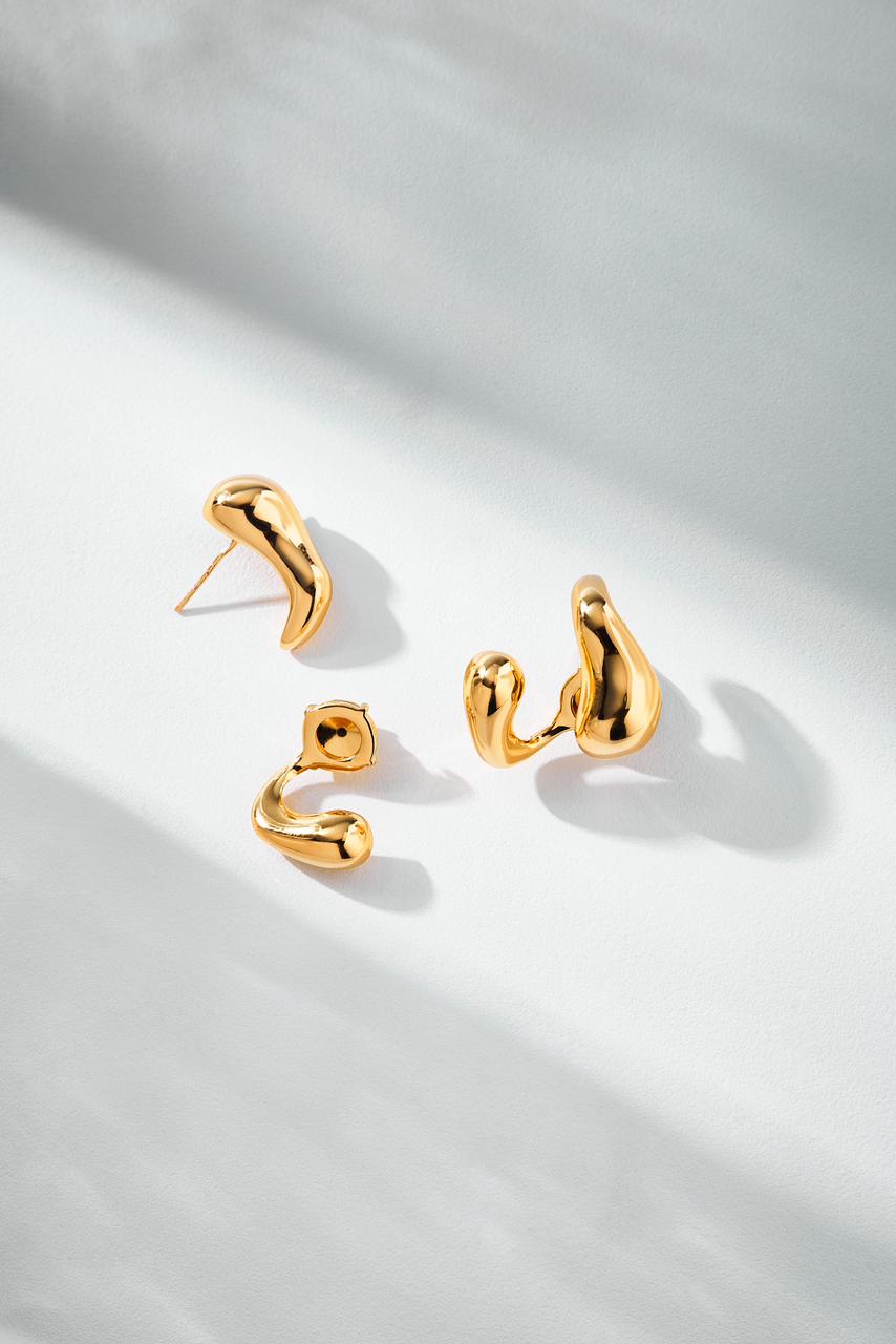 Kira Earhook