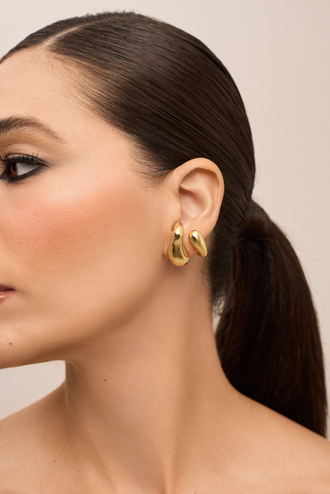 Kira Earhook