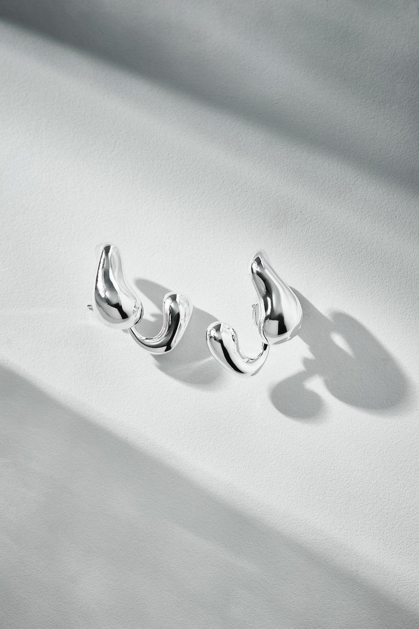 Kira Earhook